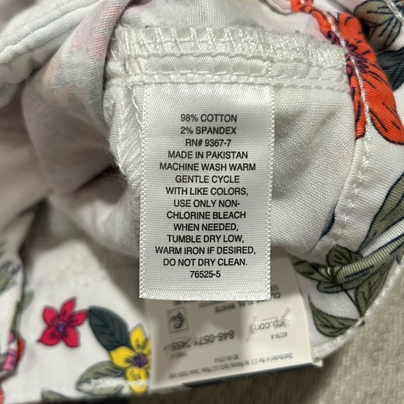 Women’s Floral Short - Picture 3 of 3